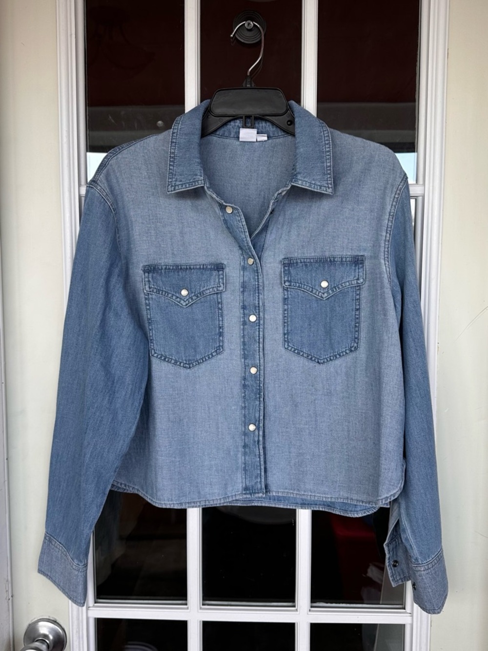 NWOT GAP Light Blue Cropped Denim Button-Up Shirt - Size M